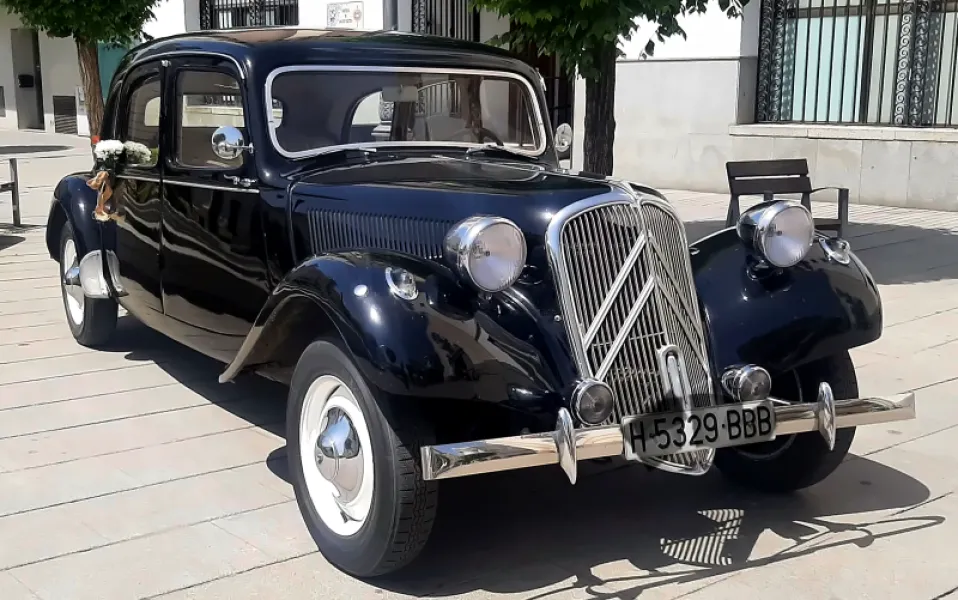 Citroën 11 (Traction Avant)